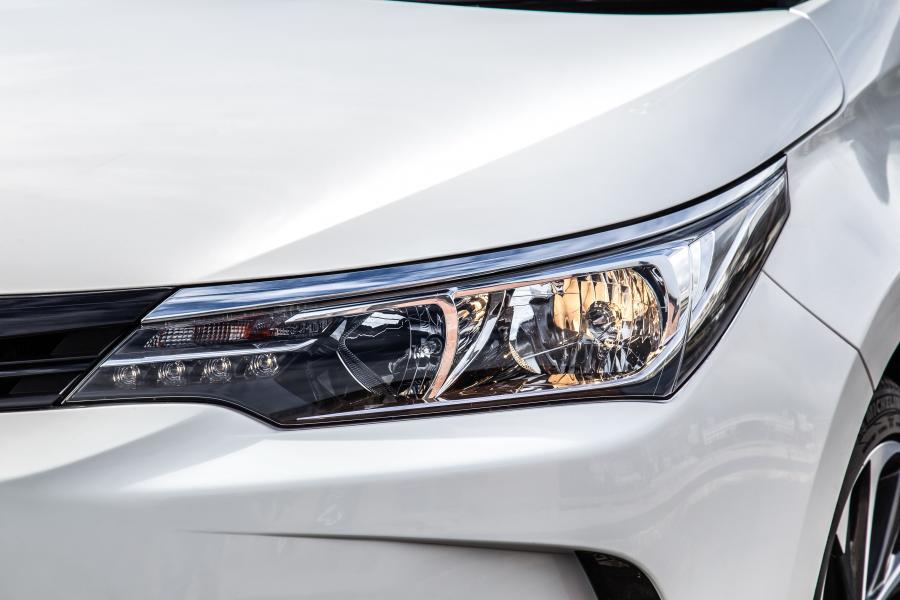 Детали экстерьера Toyota Corolla Prestige+ 2018 года  (ZA) (фото 3 из 9)